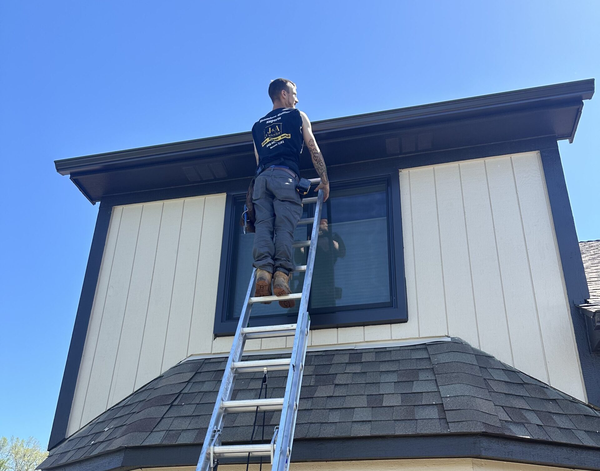 Bronze Seamless Gutter Install