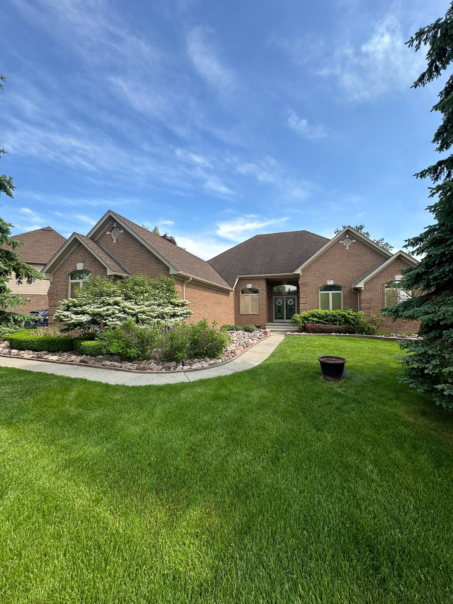 Seamless Gutters In Shelby Township!