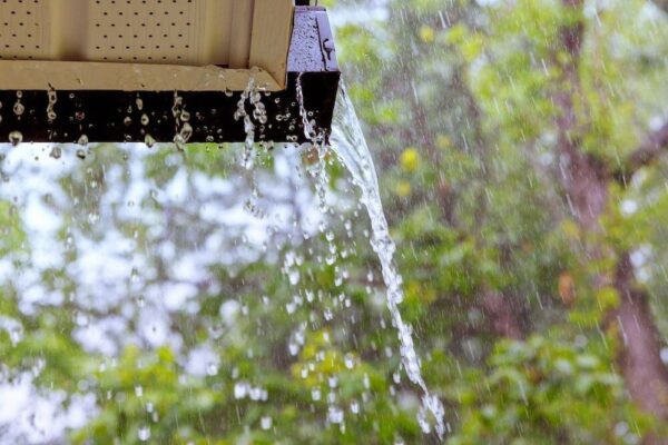 water-overflowing-from-gutter