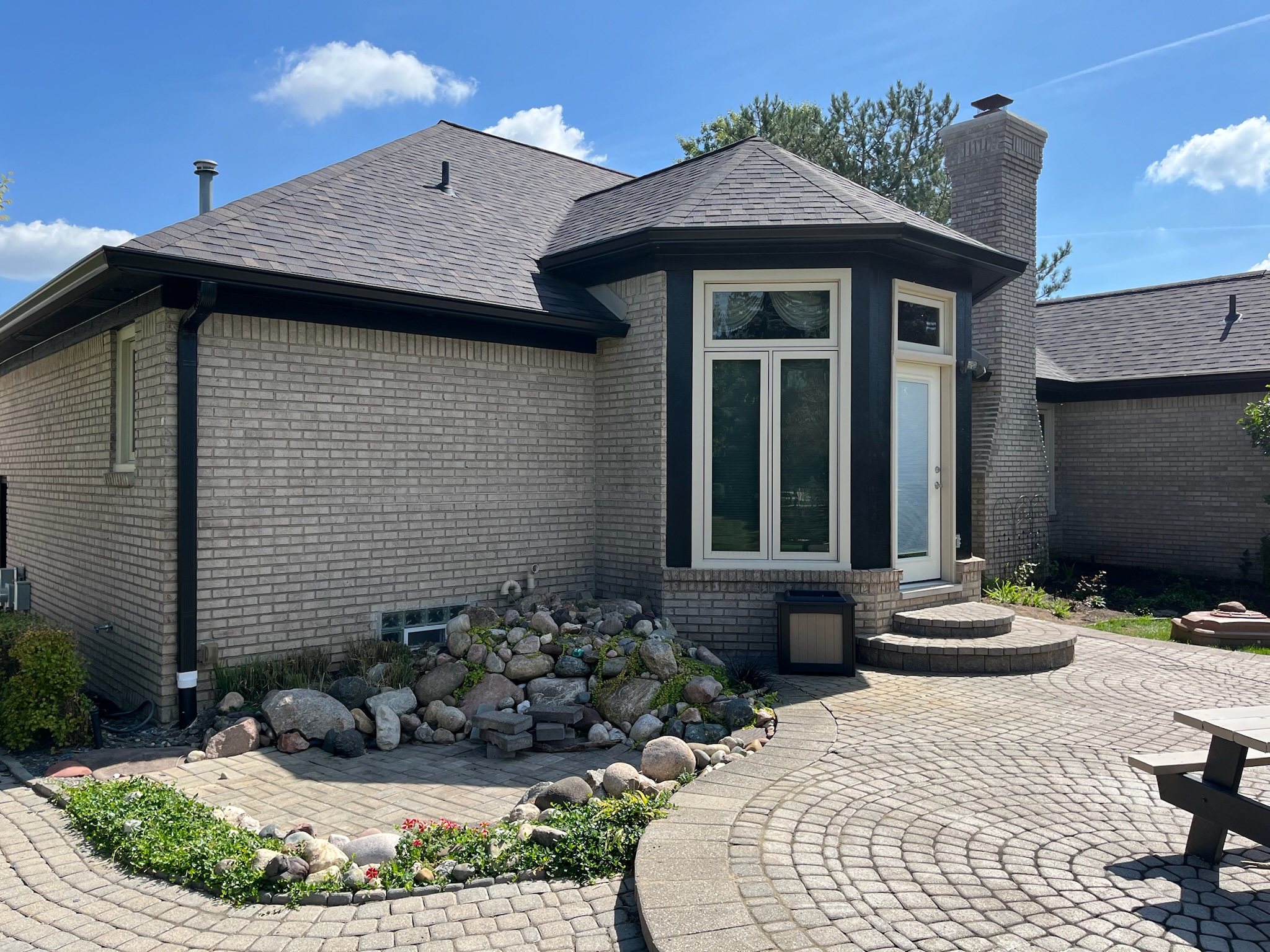 Seamless Gutters In WestBloom Field!