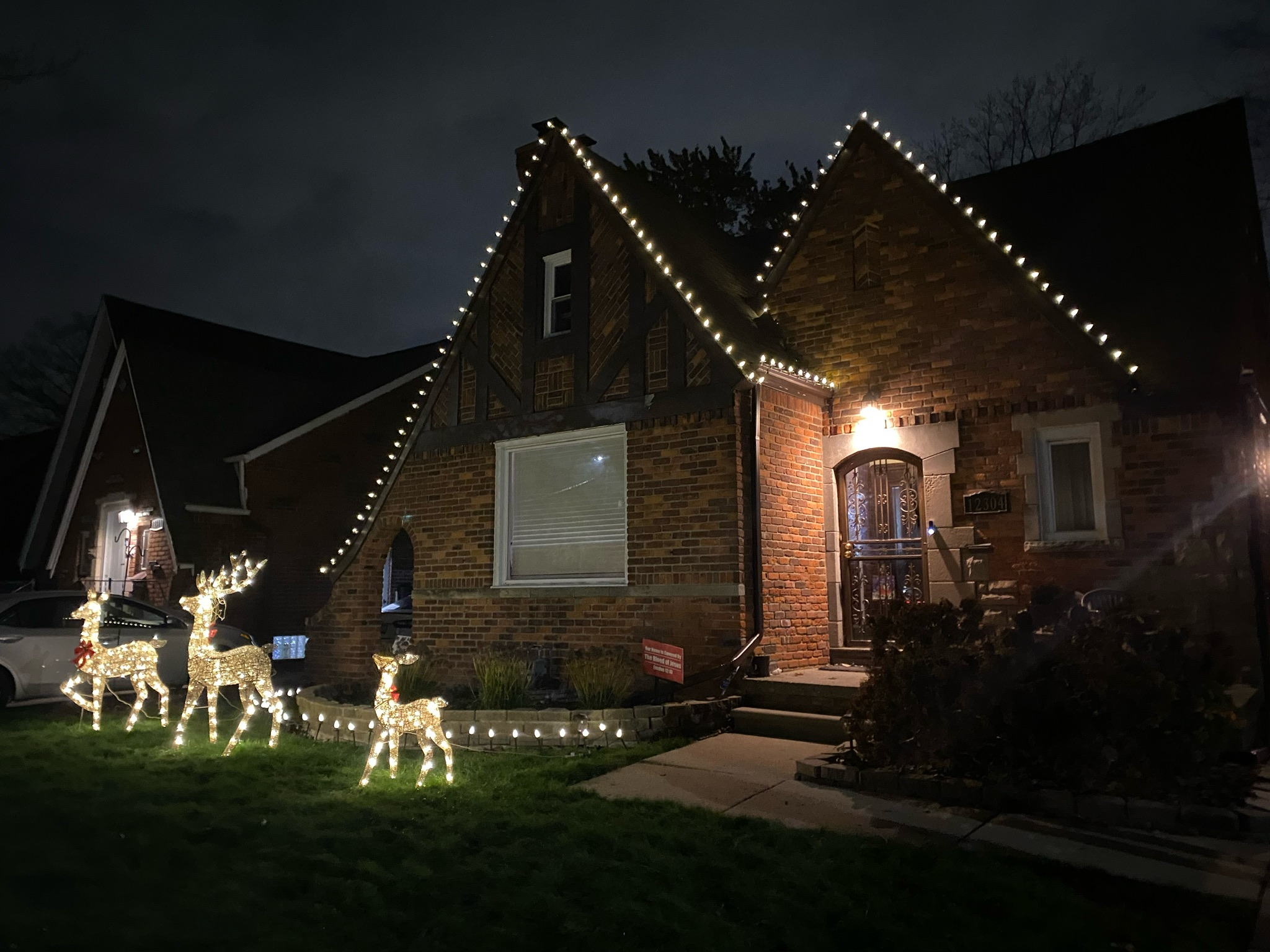 Winter Survival Guide: How to Protect Gutters and Holiday Lights