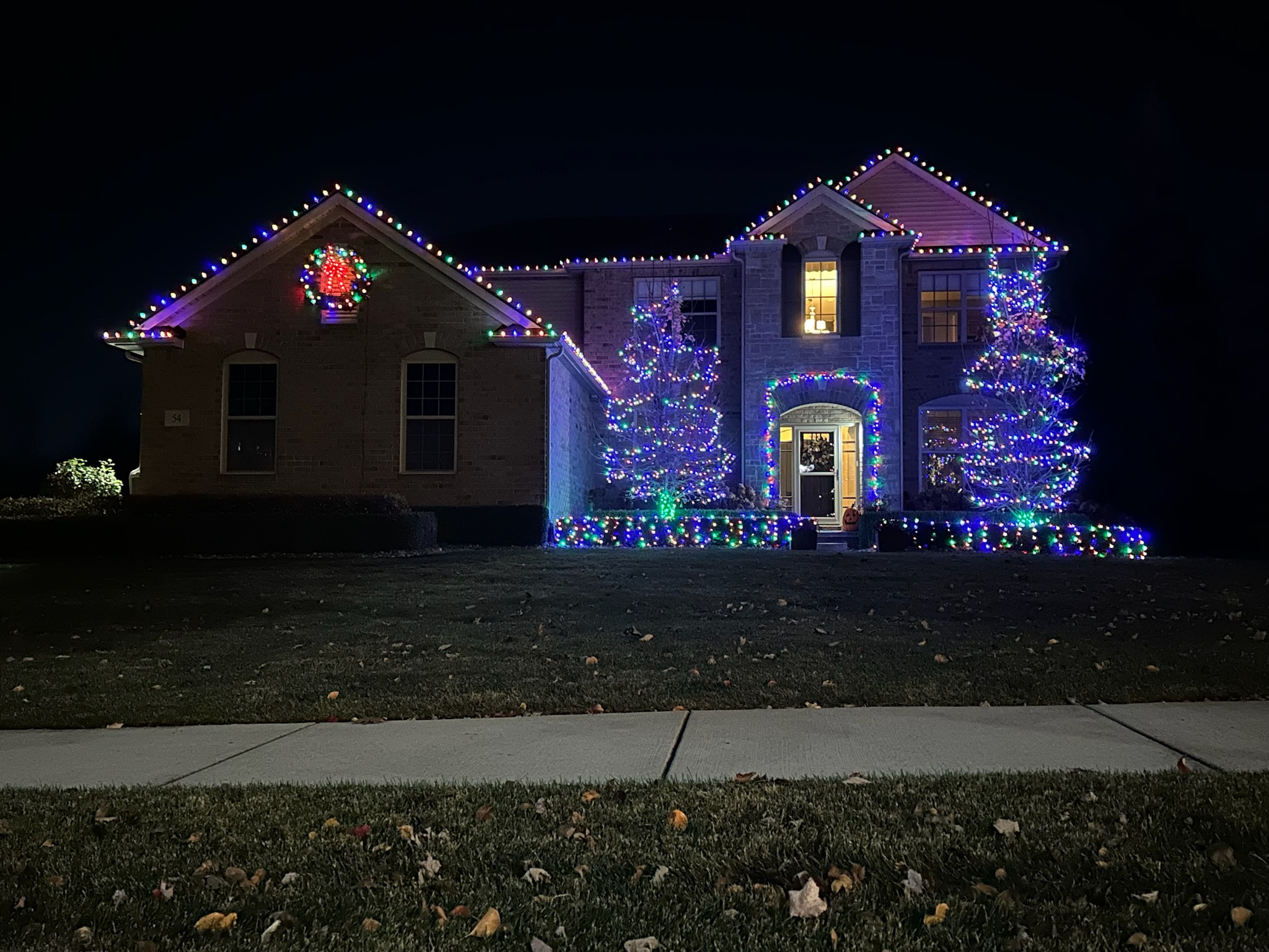 🎄 Now Booking Holiday Light Installations!